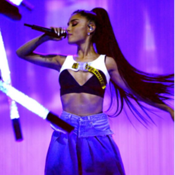 Ariana Grande 'Dangerous Woman Tour" Black Hoodie Medium - Picture 6 of 8